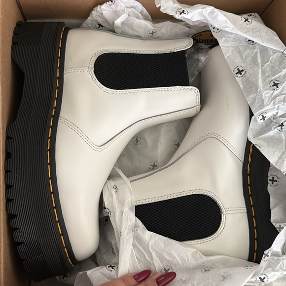 2976 SMOOTH LEATHER PLATFORM CHELSEA BOOTS - Picture 13 of 16